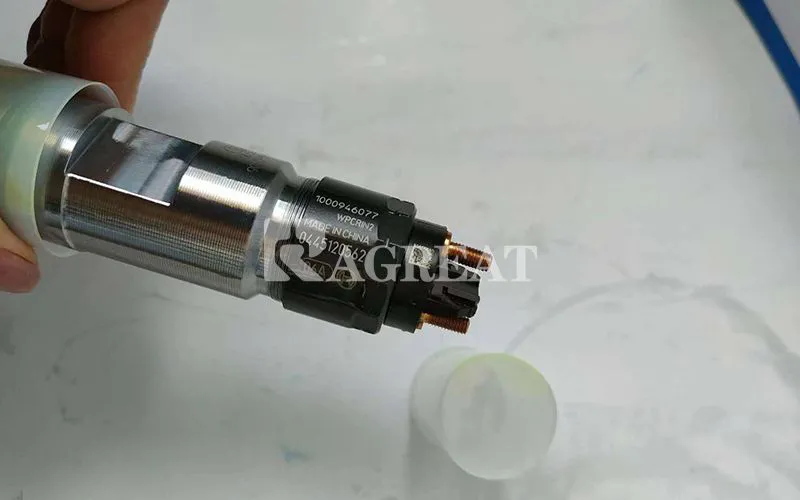 Original and Genuine Engine parts Fuel Injectors - 612600080311