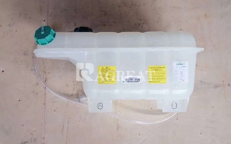 Original Heavy Truck Spare Parts Water Coolant Tank Plastic Radiator Fluid Storage Expansion Tank
