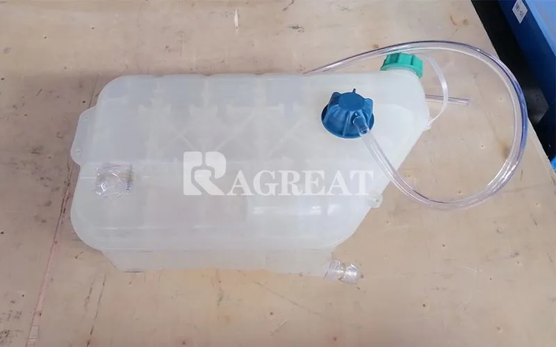 Original Heavy Truck Spare Parts Water Coolant Tank Plastic Radiator Fluid Storage Expansion Tank