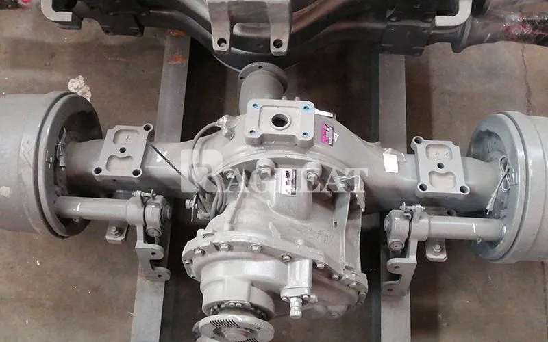 Sinotruk HOWO A7 Heavy Truck Front/Middle/Rear Axle Assembly AZ7117338733 Model Hc16