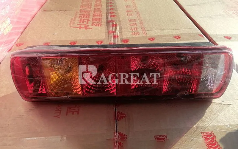 Sinotruk HOWO Auto Truck Parts Tail Lamp Combination Rear Light YG9525810001