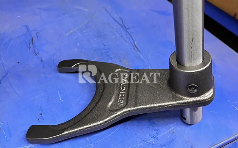 Gearbox Parts Reverse Shift Fork Shaft Assemblies for SINOTRUK SHACMAN